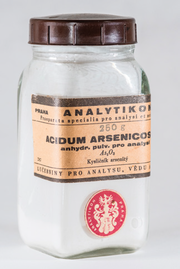 alt: Král jedů – oxid arsenitý, známý také jako arsenik, otrušík nebo utrejch. Foto Petr Jan Juračka