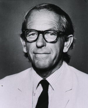 alt: Britský biochemik Frederick Sanger (1918–2013) získal v roce 1980 za svou metodu sekvenování DNA Nobelovu cenu. Zdroj Wikimedia Commons, volné dílo / public domain.