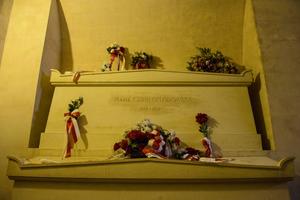 alt: Hrob Marie Curie v pařížském Pantheonu. Zdroj Wikimedia Commons, autor Son of Groucho from Scotland, CC BY 2.0 