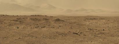 alt: Krajina v kráteru Gale na Marsu. Zdroj: NASA.