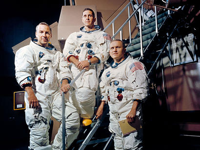 alt: Posádka Apolla 8 – zleva J. Lovell, W. Anders a F. Borman. Zdroj Wikimedia Commons / NASA, volné dílo / public domain.