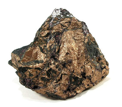 alt: Minerál nikelin – *Kupfernickel* německých horníků. Zdroj Wikimedia Commons, autor Rob Lavinsky, iRocks.com, úpravy Jan Kolář, licence CC BY-SA 3.0.