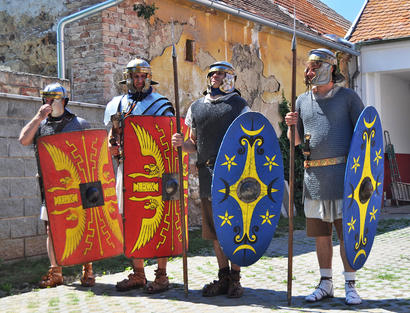 alt: S odborníky z Archeologického ústavu AV ČR Brno se přenesete do doby, kdy na našem území tábořily římské legie.