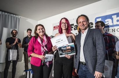 alt: Vítězka národního kola FameLab 2022 Eliška Jandová z Přírodovědecké fakulty Univerzity Karlovy.  Foto: Vladimír Šigut, UK