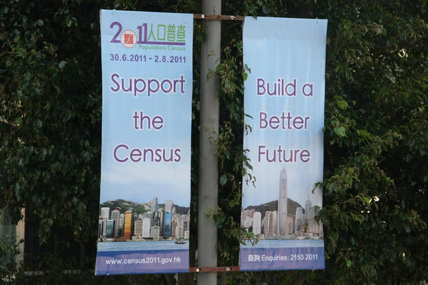 alt: Populační témata mají v Číně tradičně významné postavení. Kampaň na podporu sčítání lidu, Hong-Kong 2011.