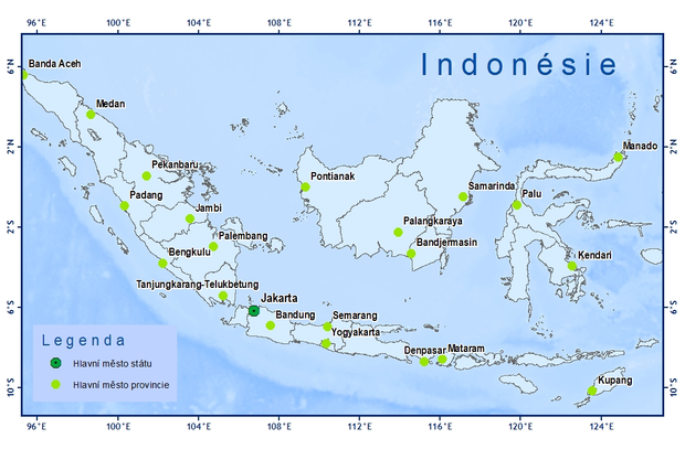 alt: Mapa části Indonésie s hlavním městem země Jakartou, jednotlivými provinciemi a jejich hlavními městy. Místa zmíněná v textu: Jakarta, Bandung (jihovýchodně od Jakarty) a Medan (na západní straně ostrova Sumatra). Autorka mapy Marie Horňáková.