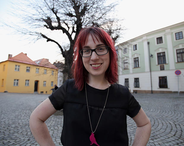 alt: „Chci lidem ukazovat, proč by měli využívat vědecké metody nazírání na svět,“ shrnuje podstatu své práce Rebecca Watson. Foto: Kristýna Erbenová.