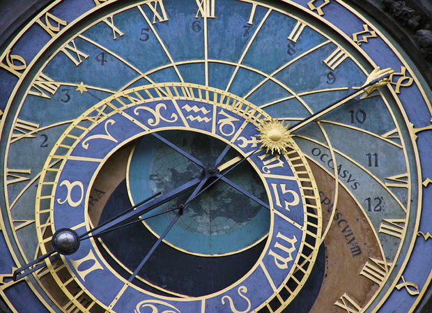 alt: Astronomický ciferník pražského orloje.