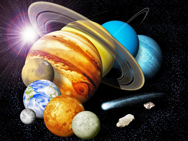 alt: Ilustrační obrázek: Slunce, planety a některá další tělesa sluneční soustavy. Zdroj NASA, volné dílo / Public Domain.