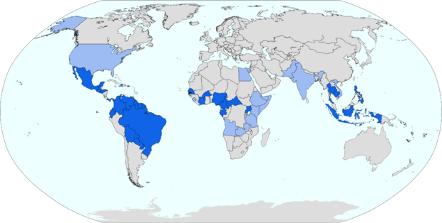 alt: Země světa s prokázanými případy onemocnění virem zika (světle a tmavě modře). Státy, ve kterých už byl potvrzen přenos infekce bodavým hmyzem, jsou vyznačeny tmavší modrou barvou. Stav k červenci 2016. Zdroj Wikimedia Commons, autor Furfur, licence CC BY-SA 4.0.