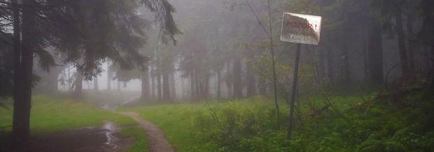 alt: Pozor! Nejen výskyt státní hranice, ale také oblast výskytu nebezpečných přívalových proudů, pohoří Javorníky.  Foto: K. Fraindová.