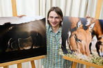 alt: Petr Jan Juračka často fotografuje pro pražskou zoo. Dokumentoval třeba návrat jejích koní Převalského do přírody v Mongolsku. Foto Tomáš Adamec..